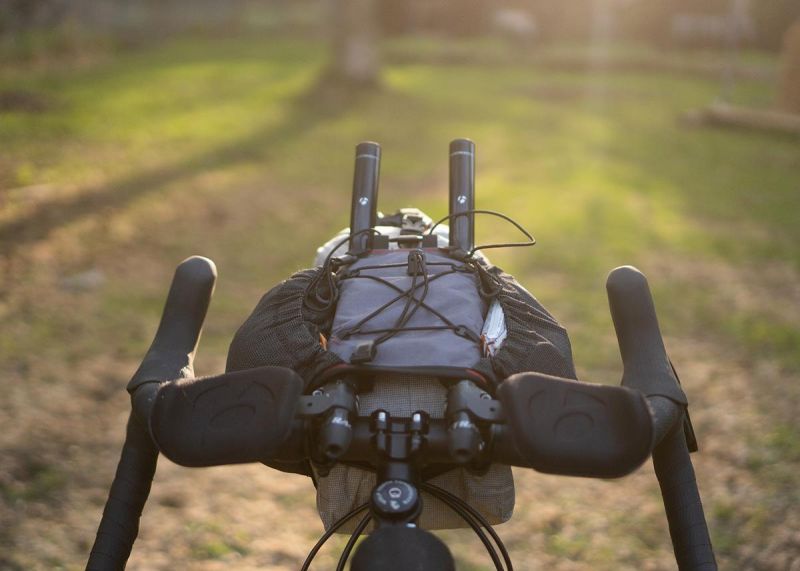 Sacoche de prolongateur Revelate Designs Pitchfork Aerobar System.